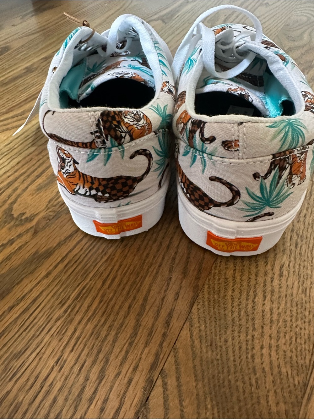 ⭐️BRAND NEW ⭐️Vans tiger Low-Top lace Sneakers - White with Orange Tiger - Picture 4 of 6